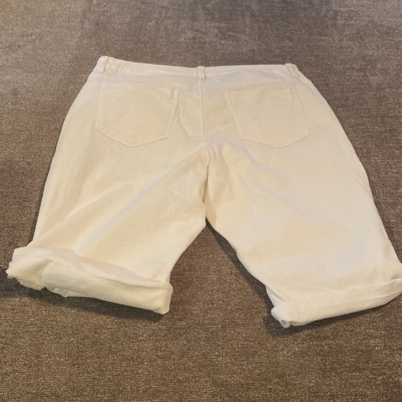 Style & Co womens Bermuda shorts; size 14 - Picture 4 of 4